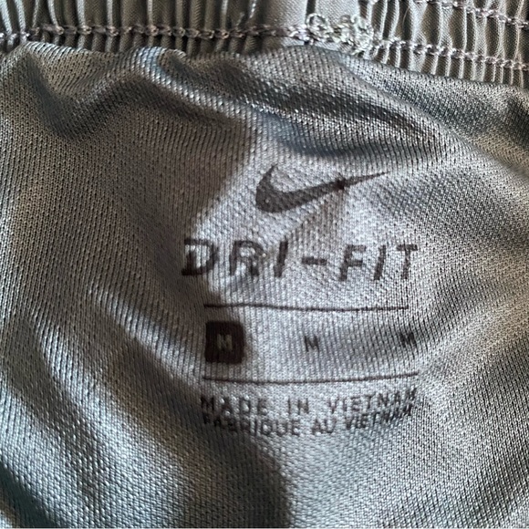 *SOLD* Nike bundle 2 tempo shorts - Picture 3 of 3